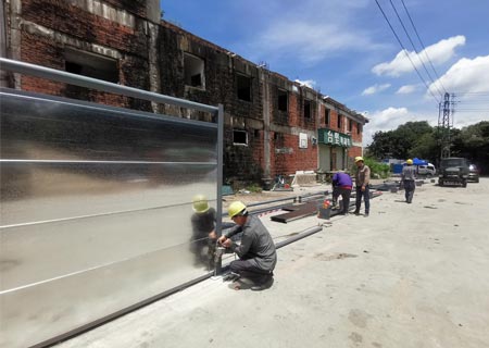 深圳光明新區(qū)碧水路 C類鋼結構 施工圍擋-鋼圍擋-深圳市大通建材有限公司圍擋生產(chǎn)廠家